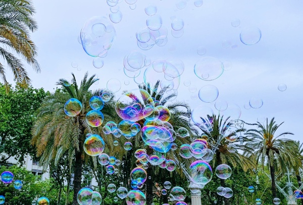 Animación con pompas de jabón Barcelona, taller burbujas gigantes